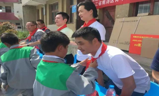 建設希望小學，參與青少年公益活動